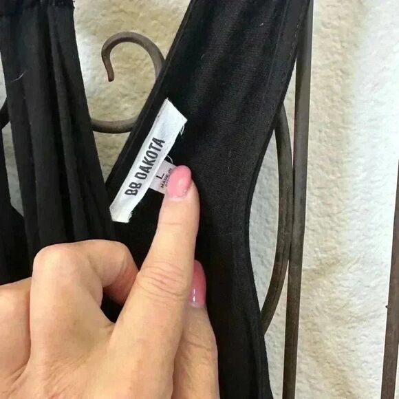 All cotton jumpsuit with keyhole from. Drawstring waist. - Picture 4 of 6